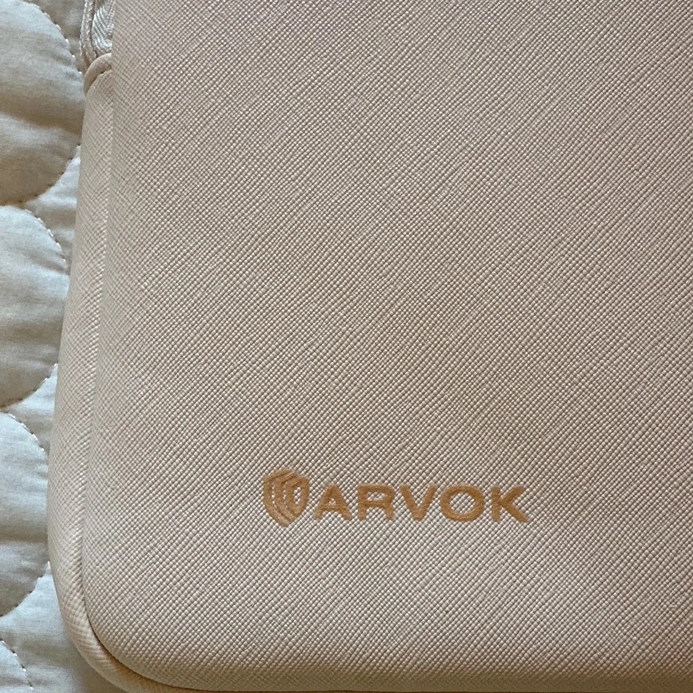 15” Cream Tablet/Laptop Sleeve